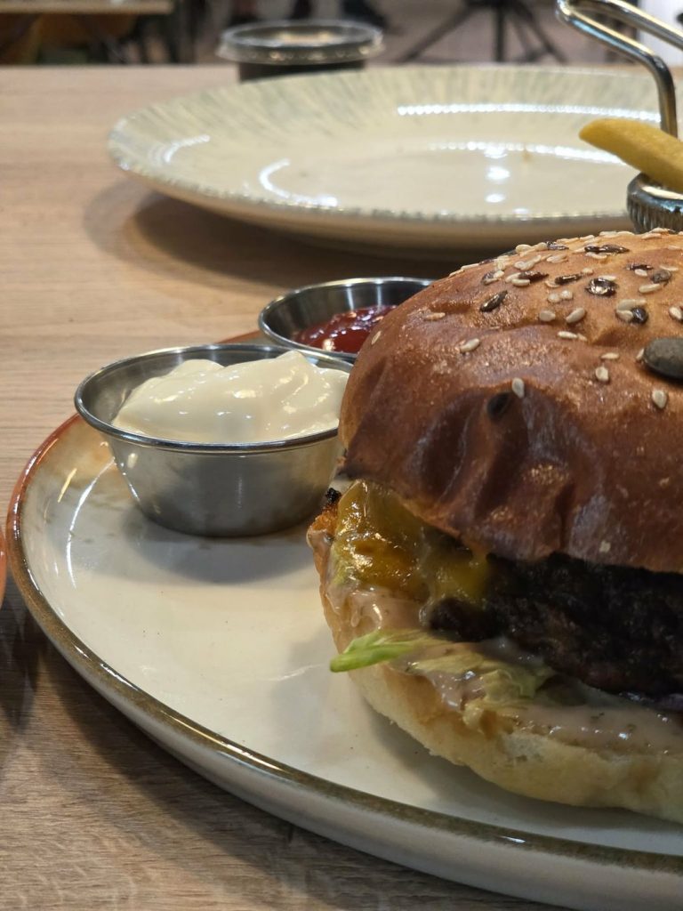 Burger a Lucky Pizza & Grill kínálatából