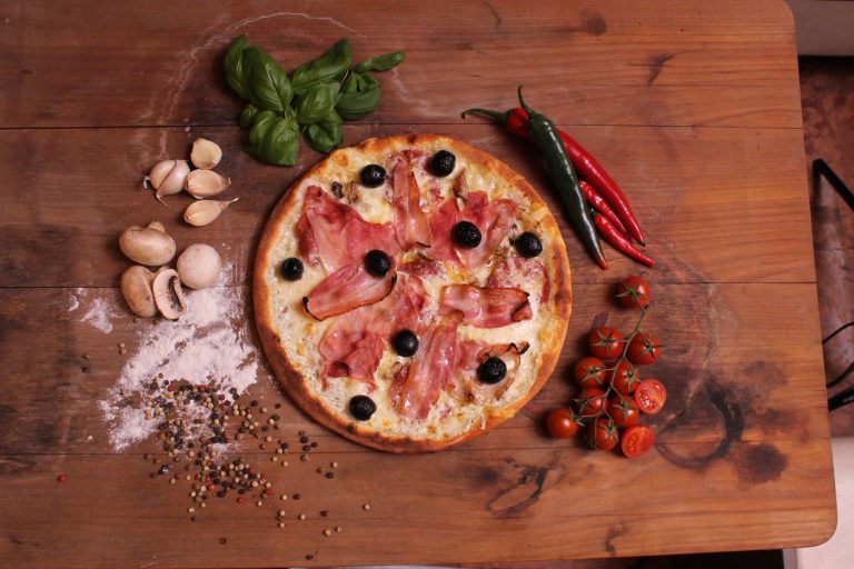 Carbonara serpenyős pizza
